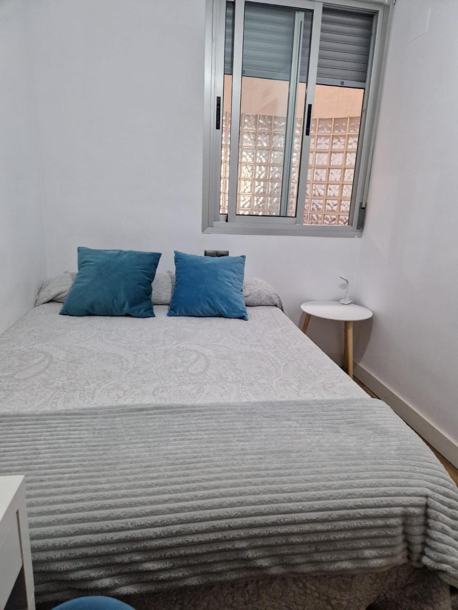 アリカンテQuarto Com Banheiro Privado Em Apartamento Familiarアパートメント エクステリア 写真